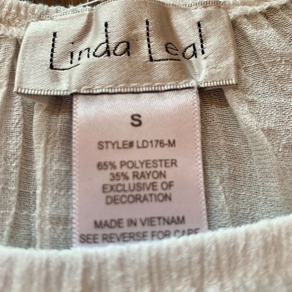 LINDA LEAL Small White Boho Blouse with wide lace trim. - Picture 11 of 11